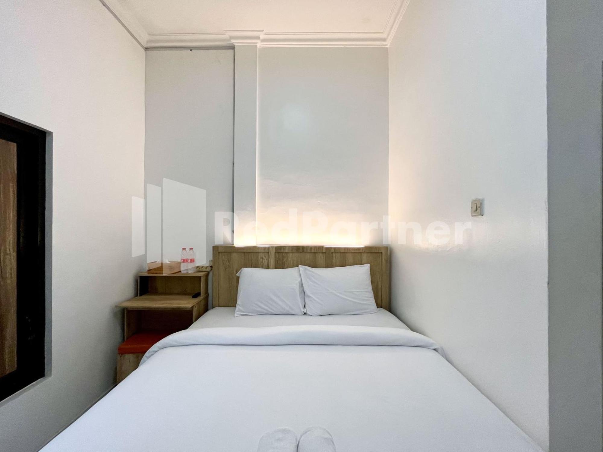 D Palma Near Lokananta Manahan Mitra Reddoorz Solo Exterior foto