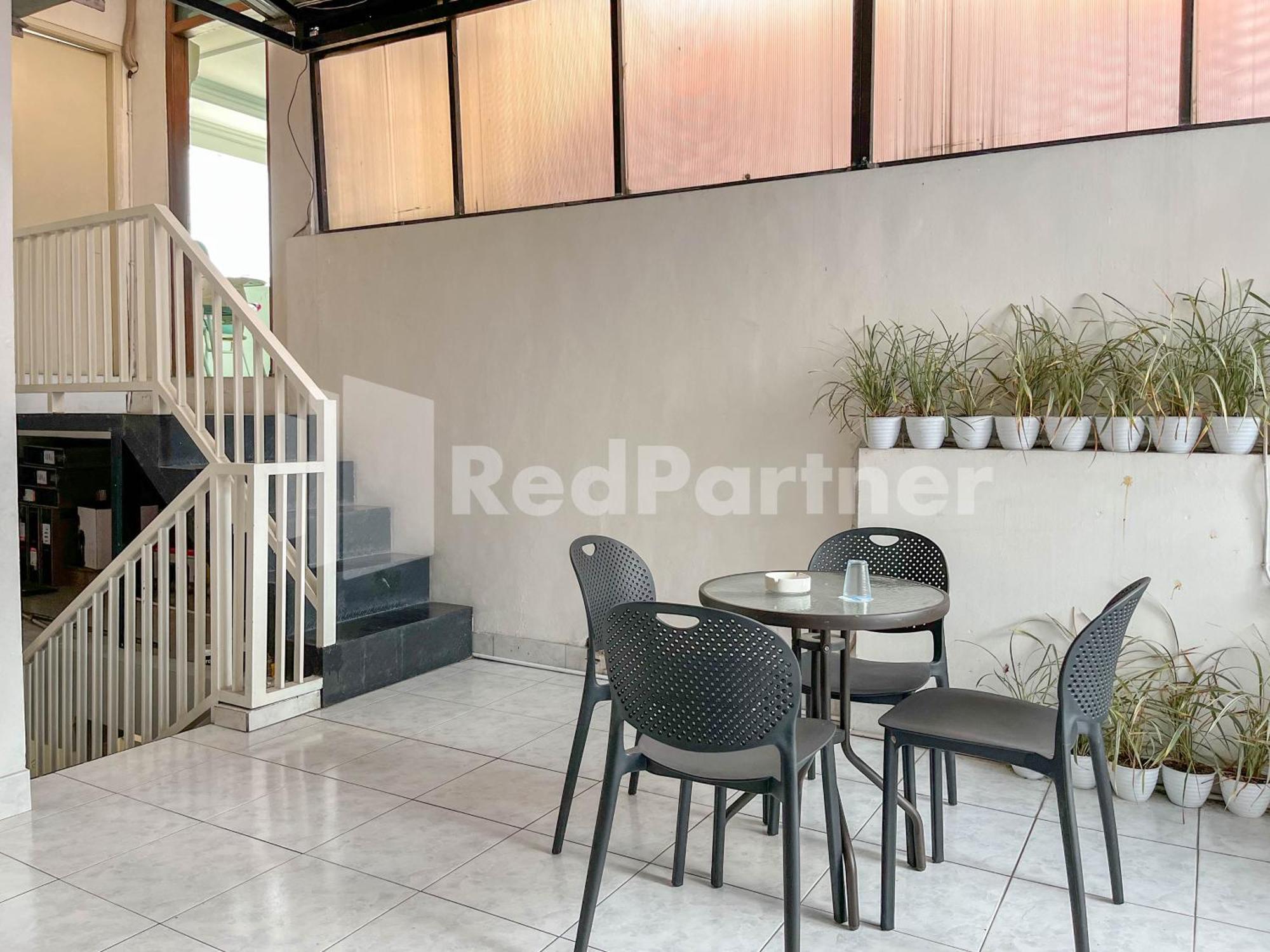 D Palma Near Lokananta Manahan Mitra Reddoorz Solo Exterior foto